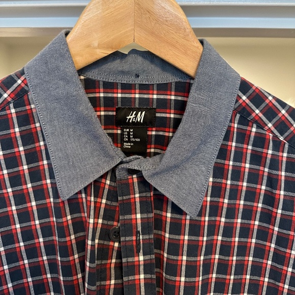 H&M Button-Down Shirt - Picture 2 of 3